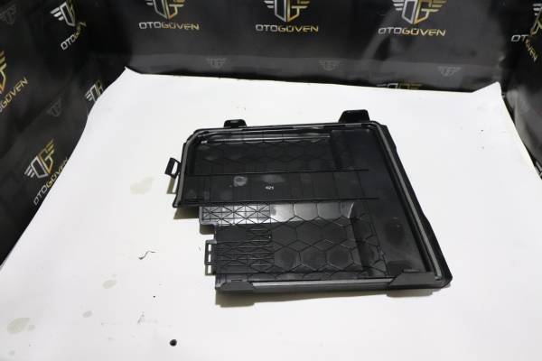 FORD CUSTOM 300 L 155 PS ÇIKMA PARÇA TRANSİT V363 AKÜ ÜST PLASTİĞİ